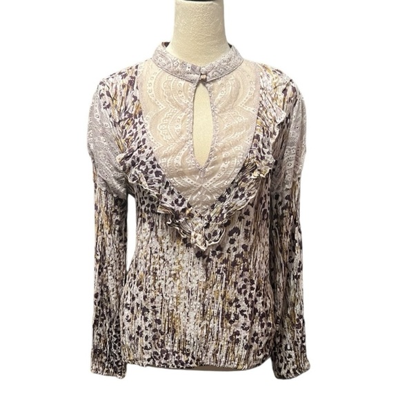gimmicks by BKE Tops - Gimmicks stretchy animal print gold metallic lace western top size L EUC